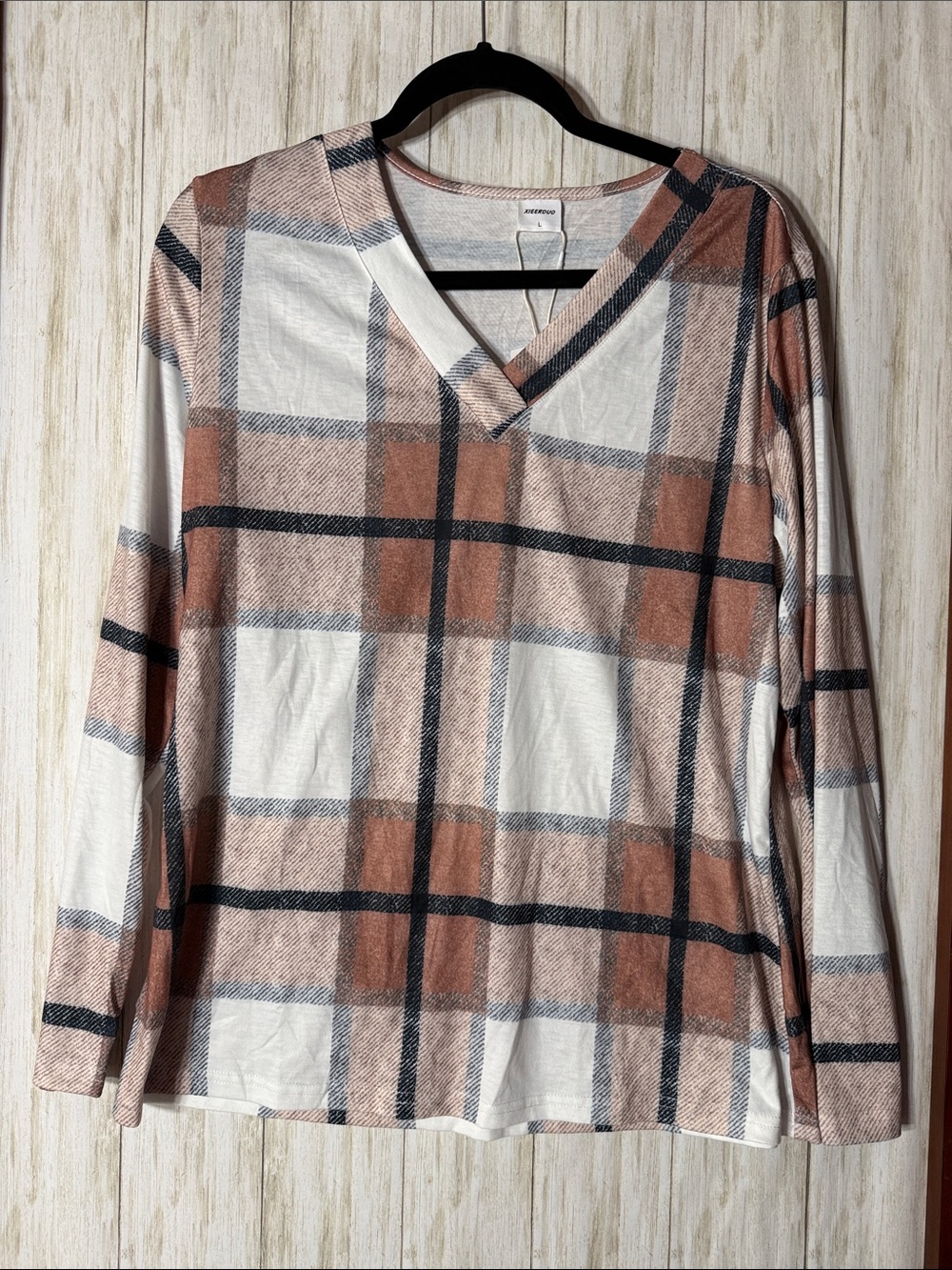 Plaid V-Neck Long-Sleeve Tee in Taupe/White